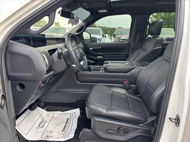 Used 2025 Ford Expedition Platinum w/ Stealth Appearance Package AWD/4WD image 15