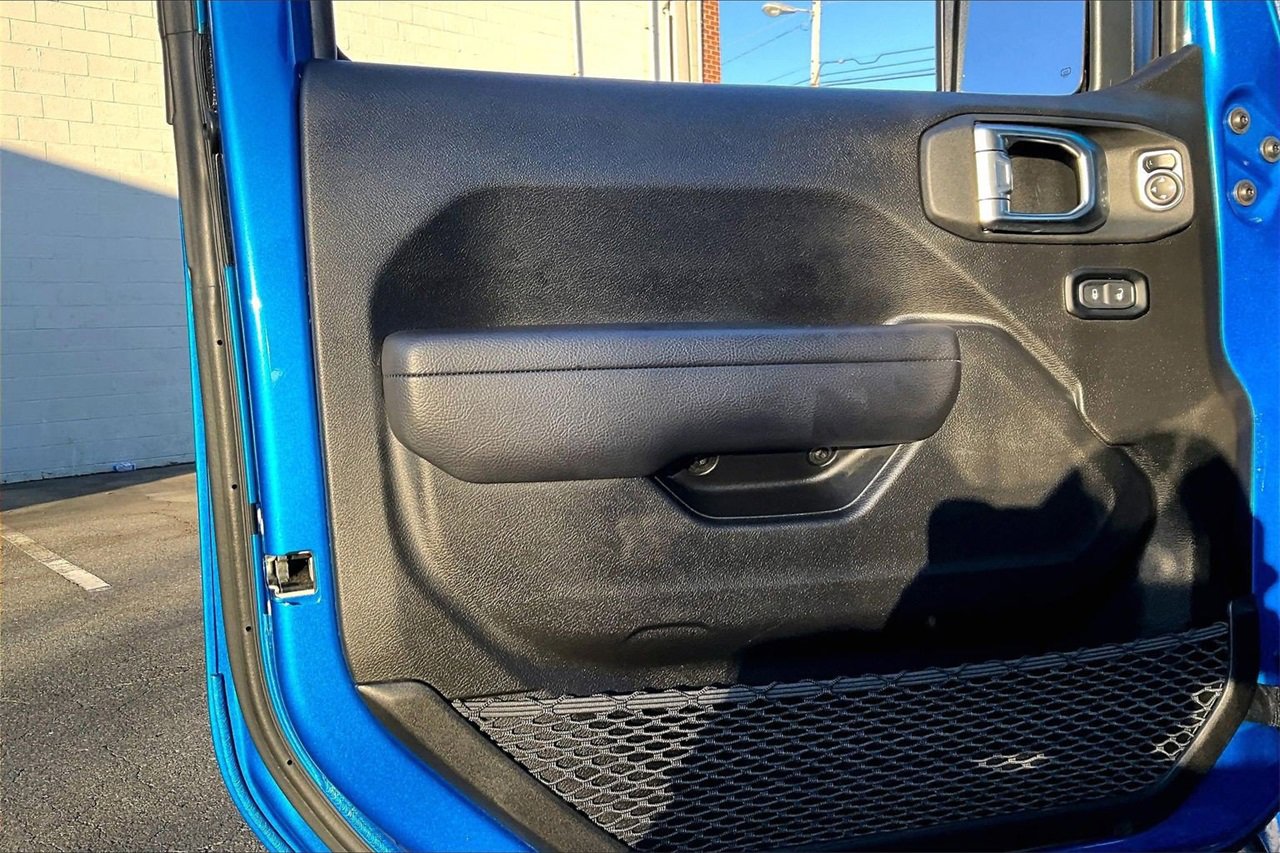 Certified 2024 Jeep Wrangler Unlimited Rubicon w/ Technology Group image 26