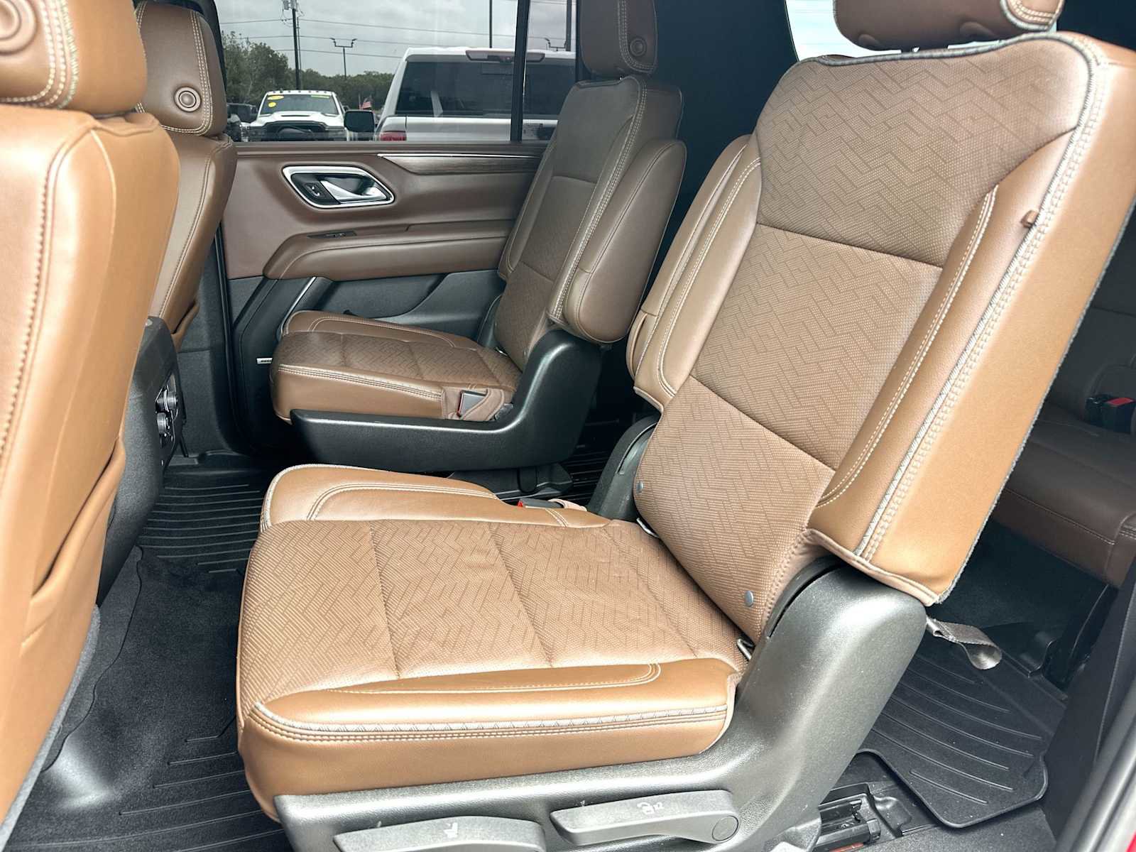 Used 2021 Chevrolet Suburban High Country w/ Premium Package AWD/4WD image 23