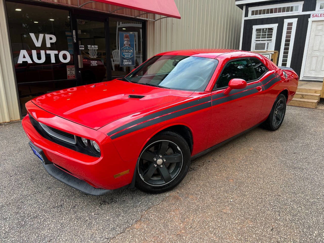 Used 2014 Dodge Challenger SXT image 1