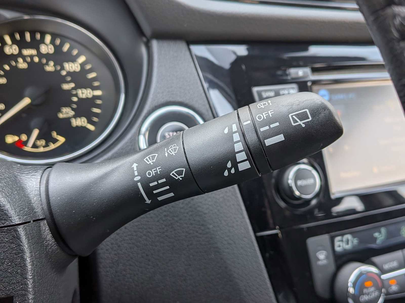 Used 2017 Nissan Rogue Sport SL w/ SL Premium Package image 26