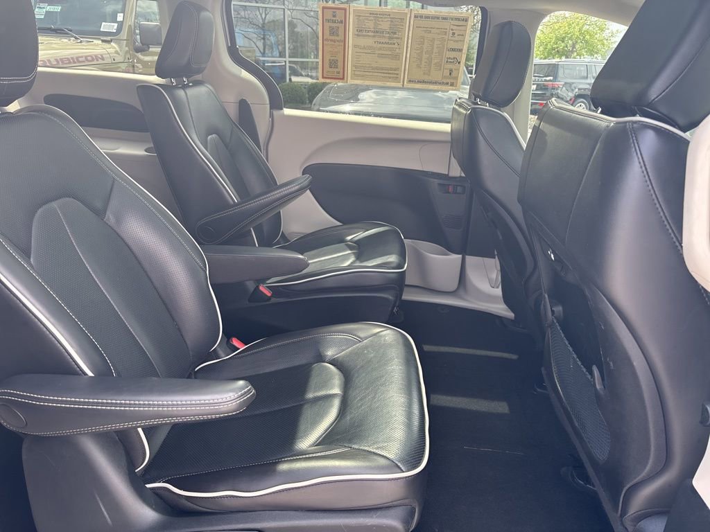 Used 2023 Chrysler Pacifica Limited image 44