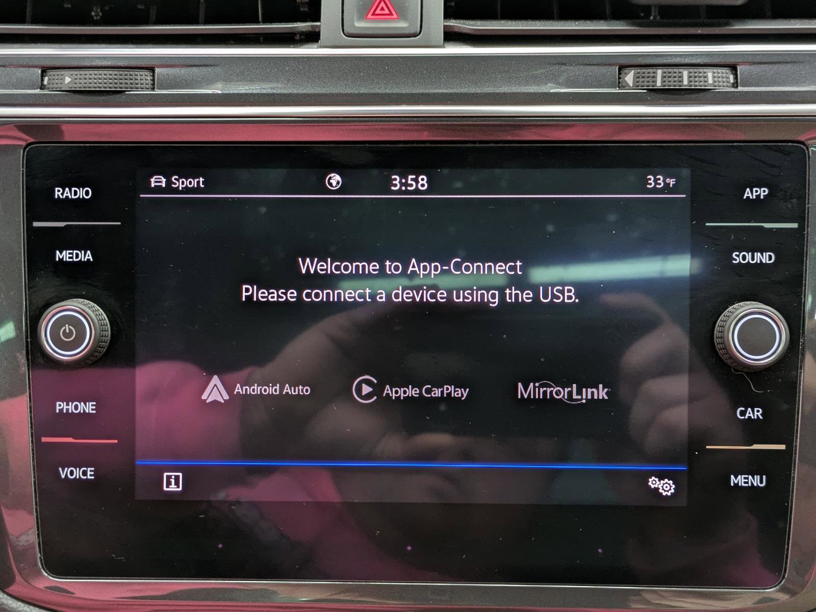 Used 2022 Volkswagen Tiguan SE image 9