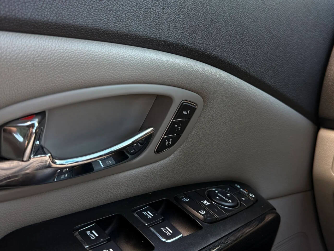 Used 2018 Kia Sedona SX FWD image 13