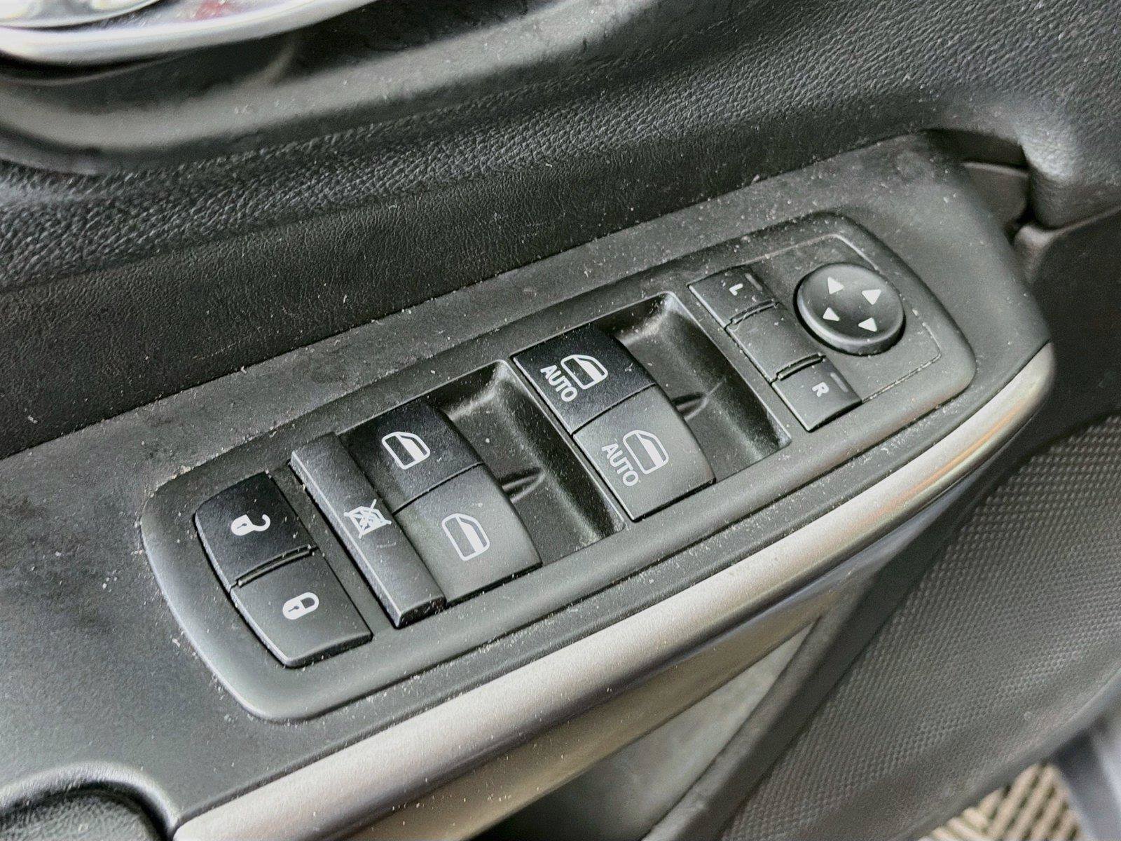 Used 2019 Jeep Cherokee Latitude Plus w/ Cold Weather Group AWD/4WD image 24