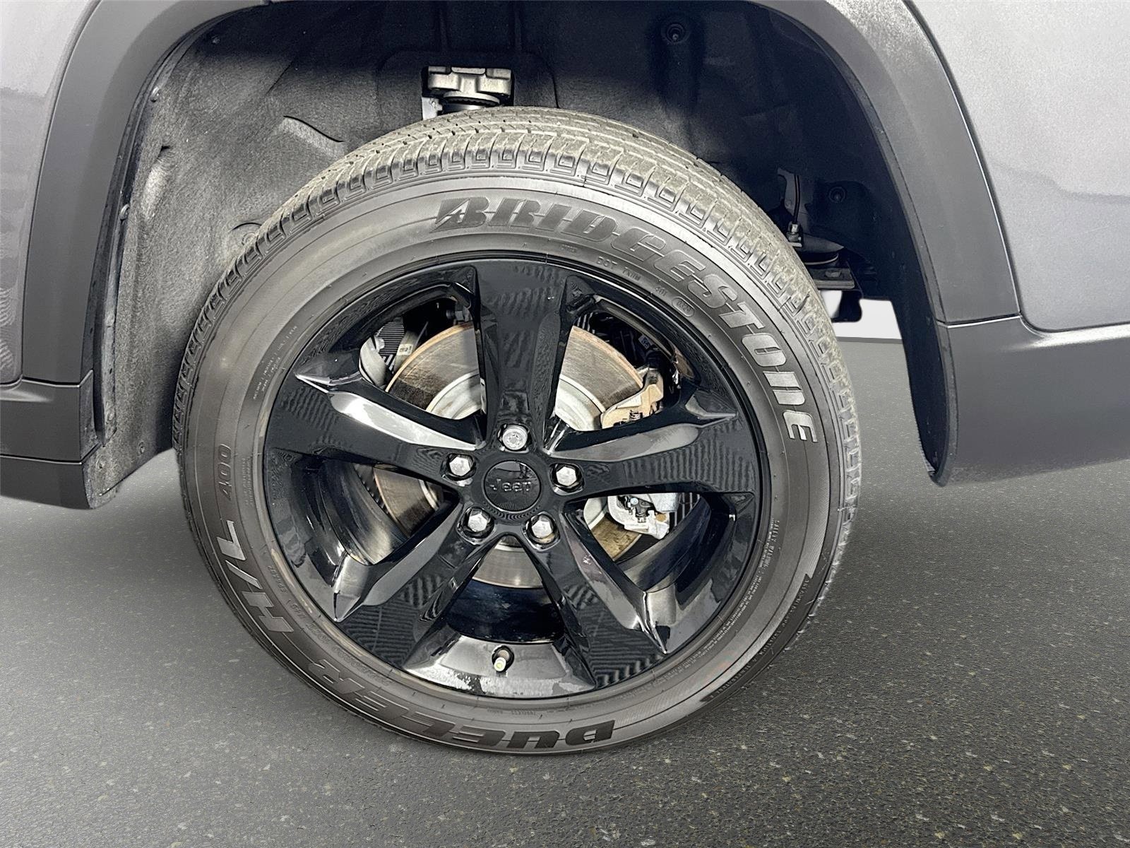 Used 2024 Jeep Grand Cherokee L Altitude AWD/4WD image 32