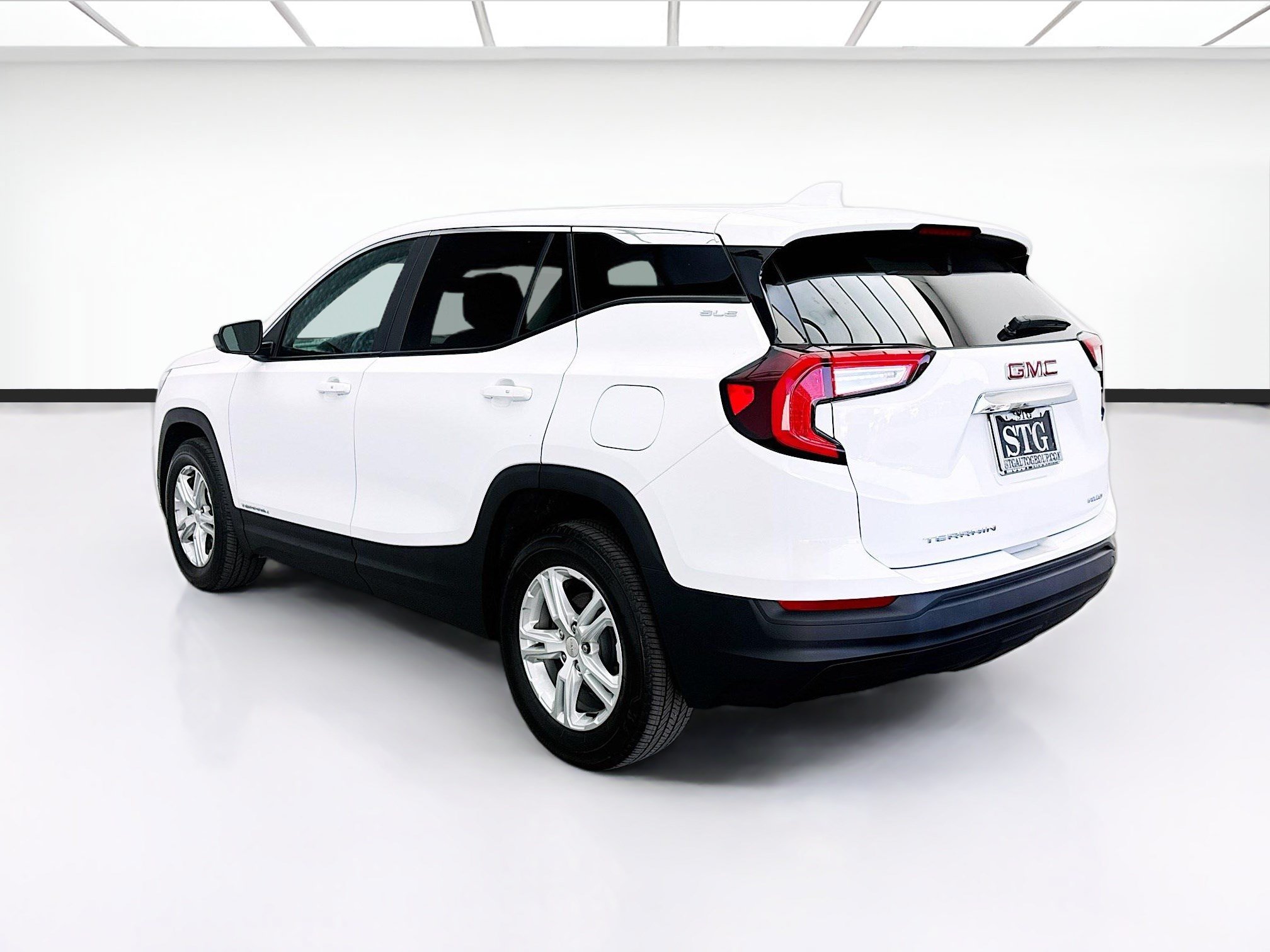 Used 2024 GMC Terrain SLE AWD/4WD image 6