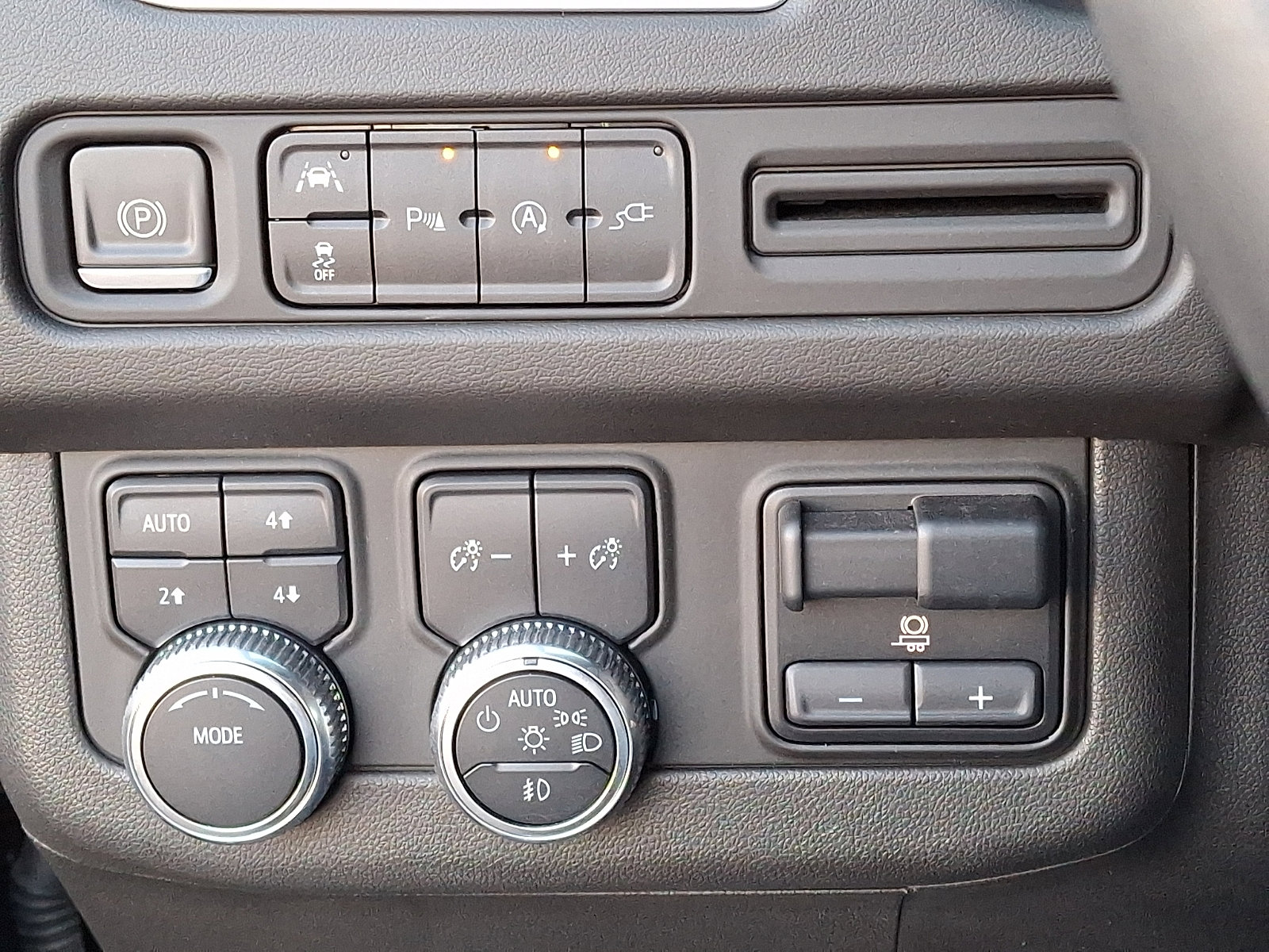 Certified 2021 GMC Yukon XL SLT w/ Rear Media and Nav Package image 27