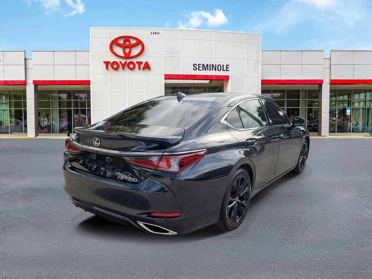 Used 2024 Lexus ES 350 F Sport w/ Accessory Package (Z2) FWD image 3