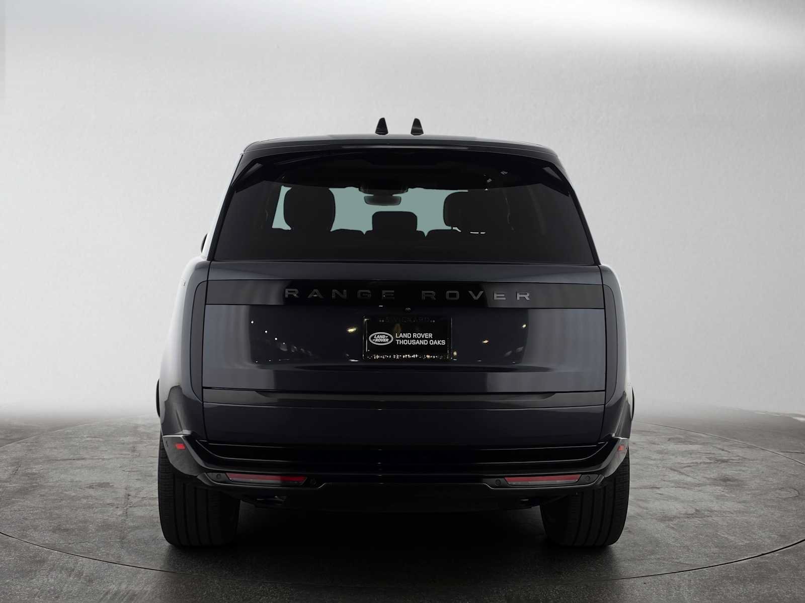 Used 2025 Land Rover Range Rover SE AWD/4WD image 4
