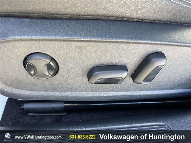 Certified 2025 Volkswagen Jetta SE w/ Sunroof Package image 12