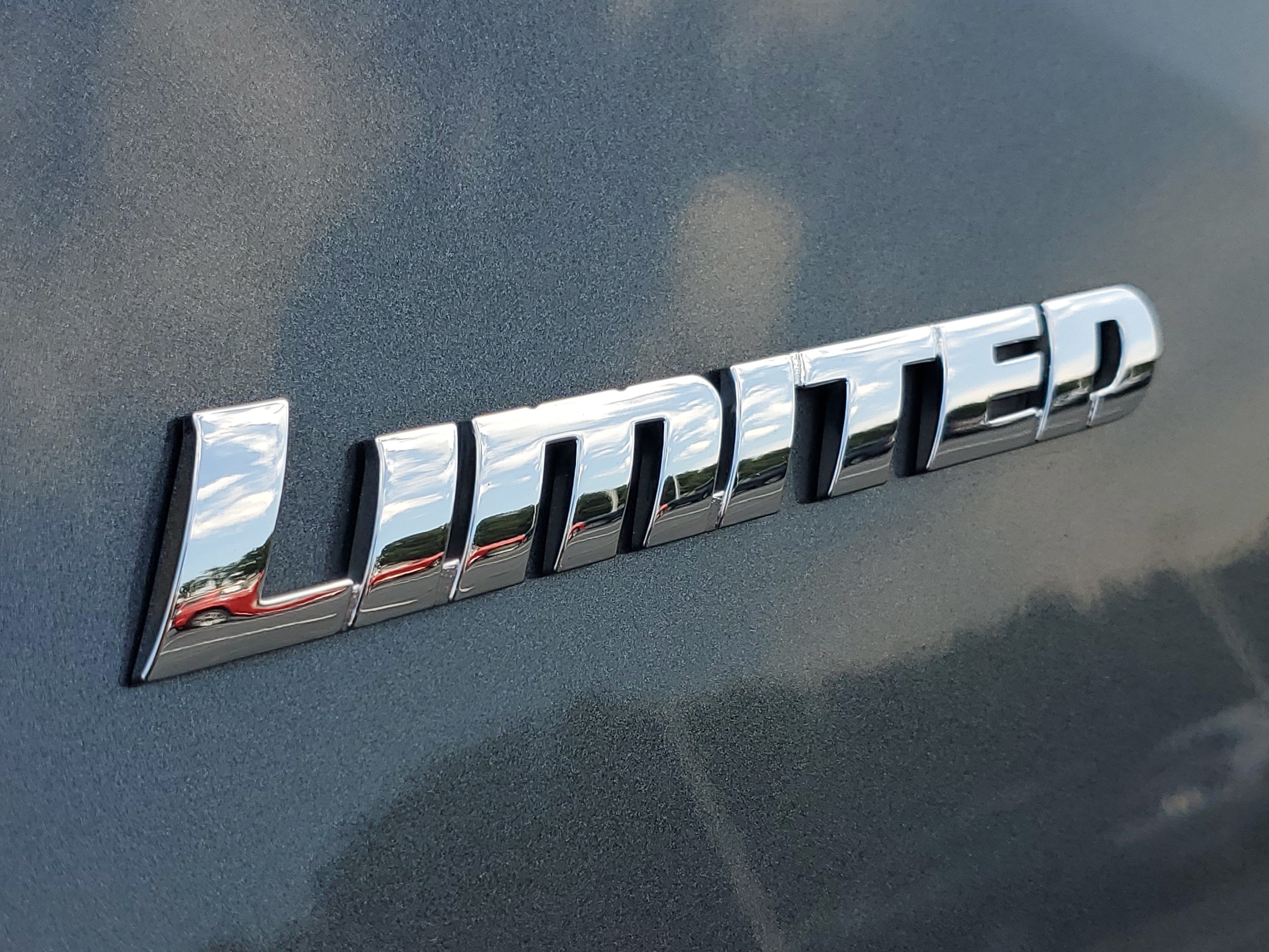 Used 2020 Toyota Tacoma Limited AWD/4WD image 8