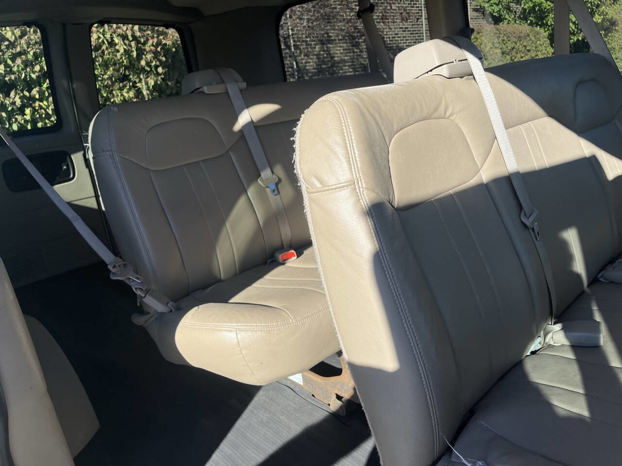 Used 2010 Chevrolet Express 1500 LS image 9