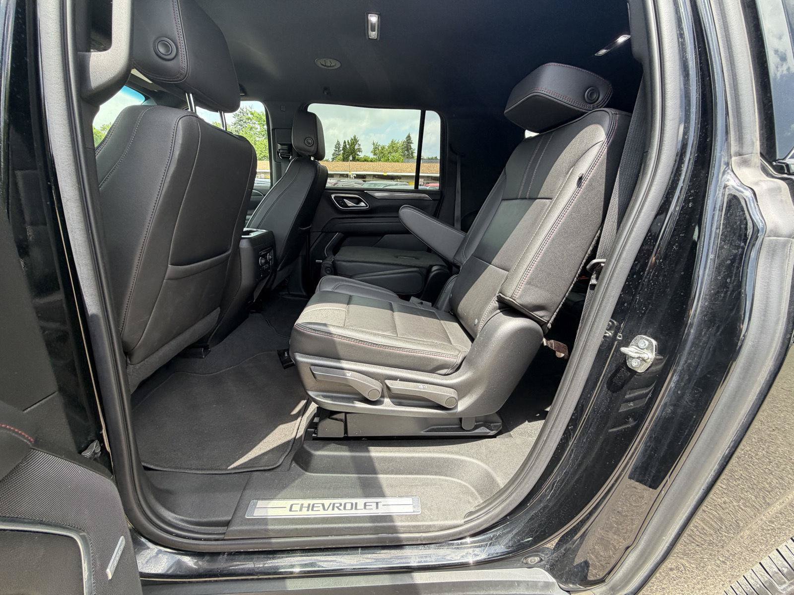Used 2022 Chevrolet Suburban RST w/ Luxury Package AWD/4WD image 21
