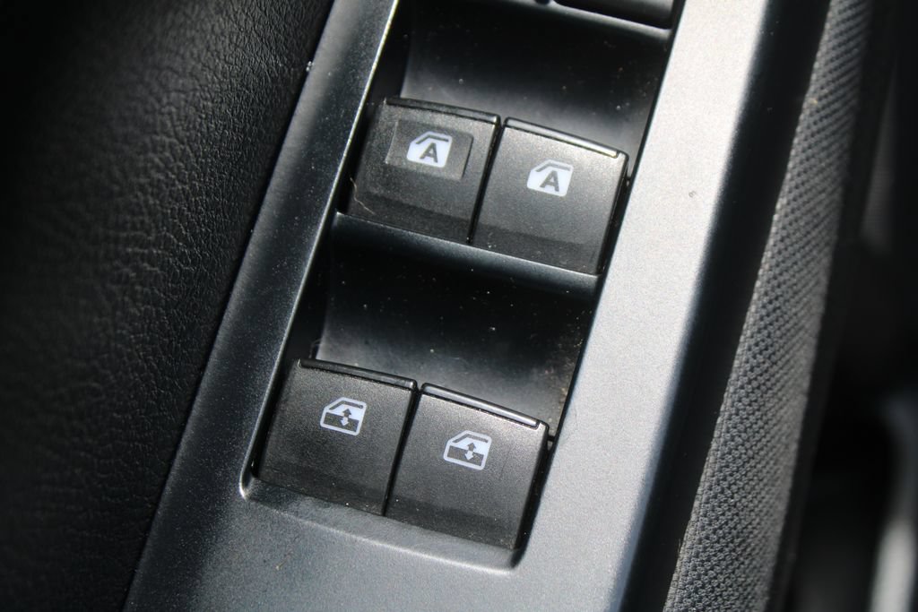 Used 2019 Toyota Highlander LE FWD image 19