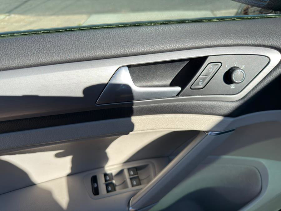 Used 2016 Volkswagen Golf SE image 14