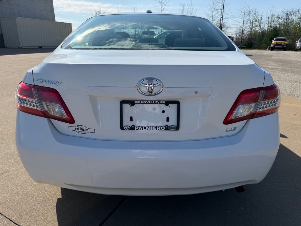 Used 2011 Toyota Camry LE FWD image 4
