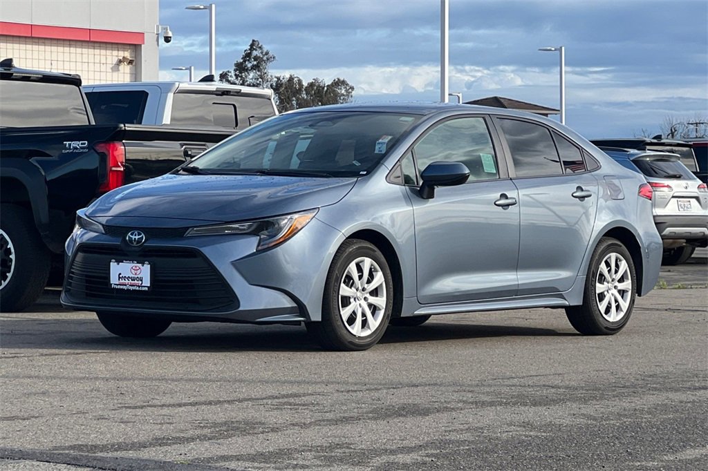 Certified 2025 Toyota Corolla LE image 10