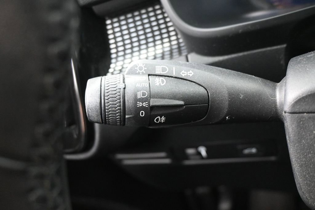 Used 2022 Volvo XC40 P8 Recharge Plus AWD/4WD image 14