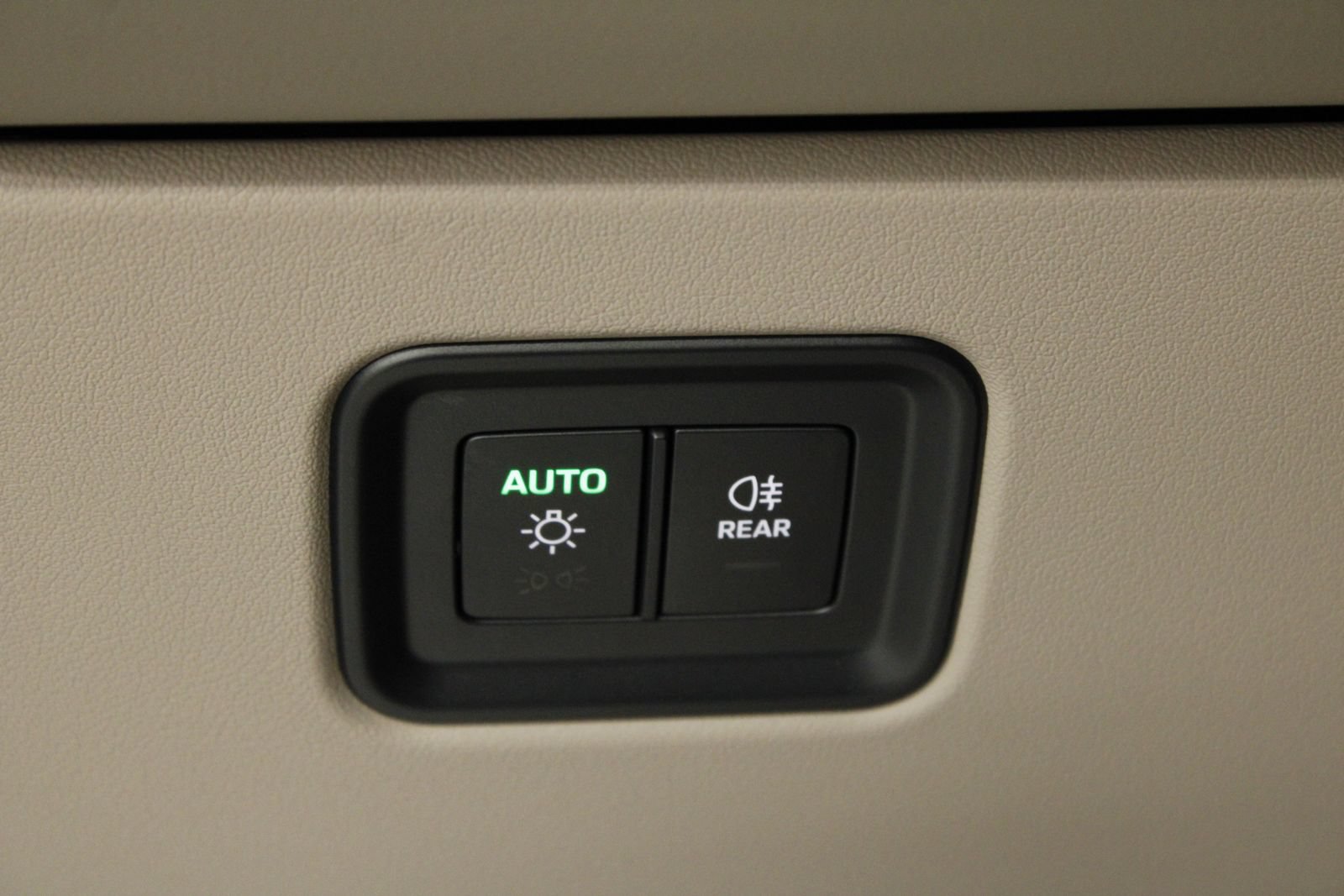 Certified 2025 Porsche Macan 4 Electric AWD/4WD image 33