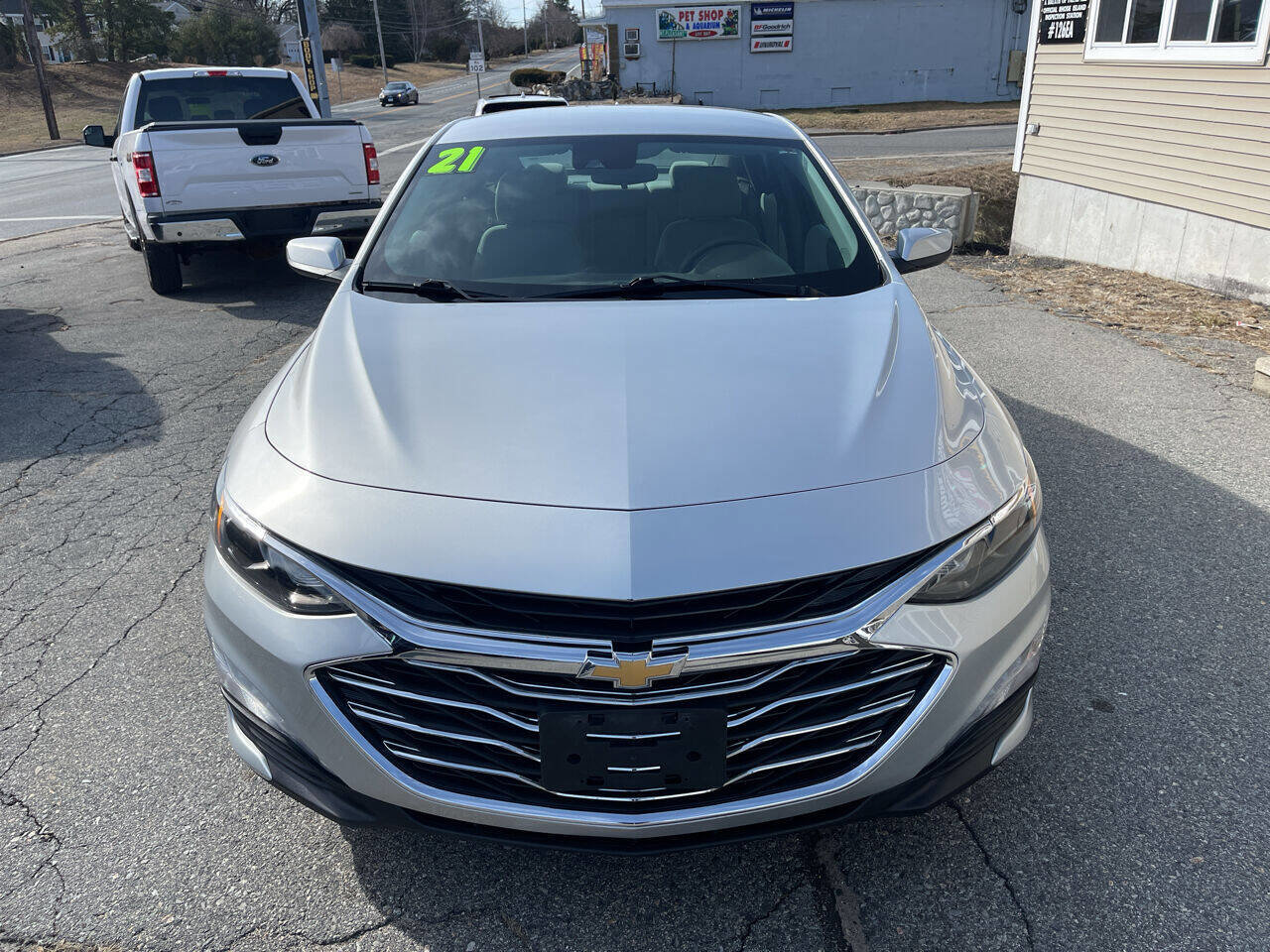 Used 2021 Chevrolet Malibu LT image 2