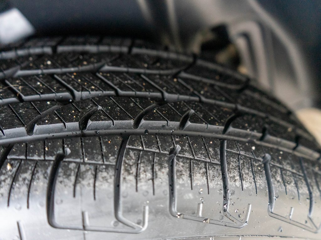 Used 2018 Jeep Cherokee Limited image 32