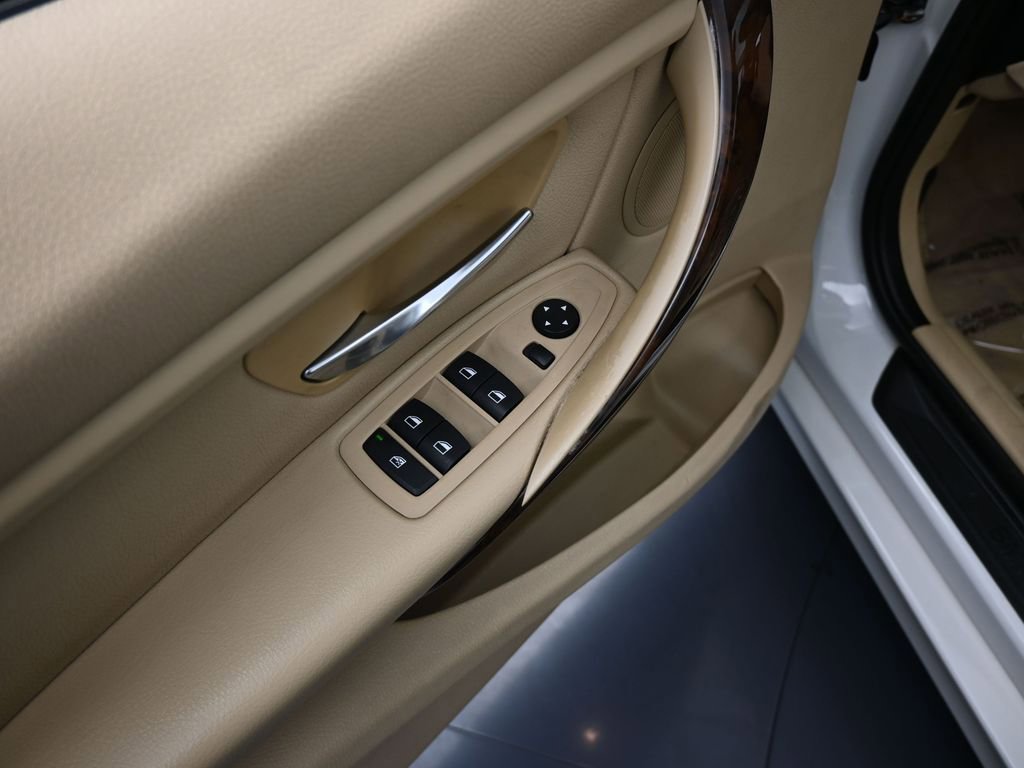 Used 2014 BMW 320i Sedan image 13