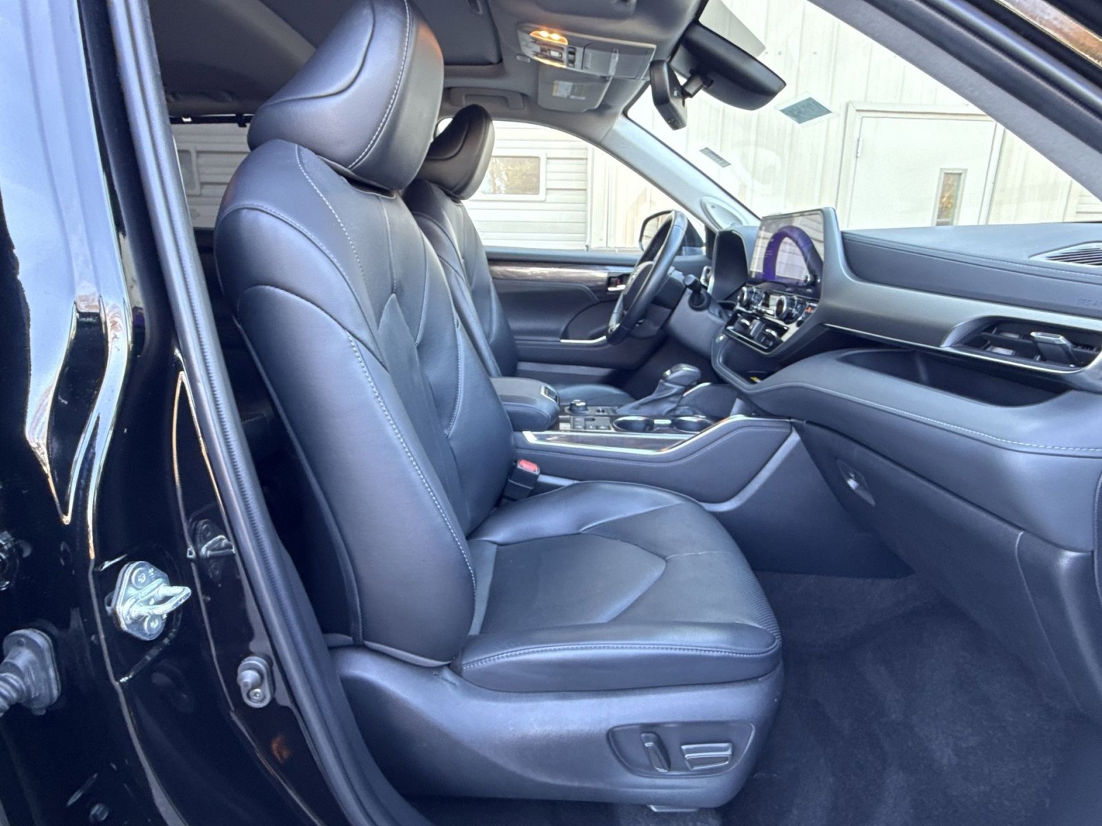 Used 2023 Toyota Highlander Limited image 27