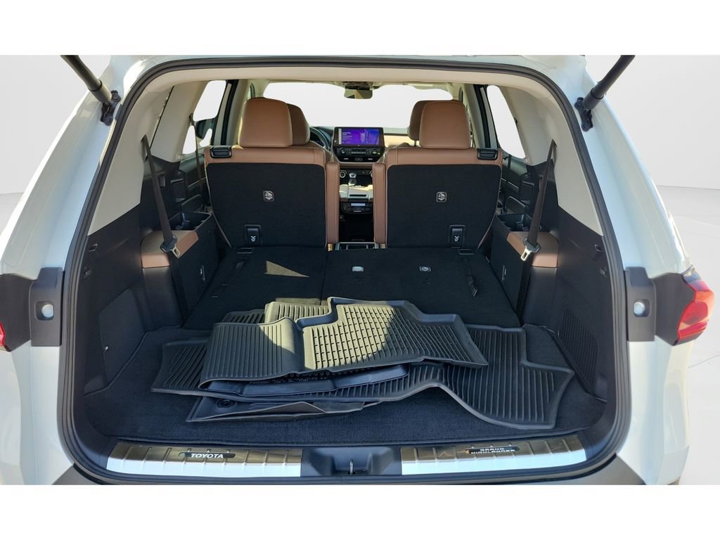 Used 2025 Toyota Grand Highlander AWD image 12