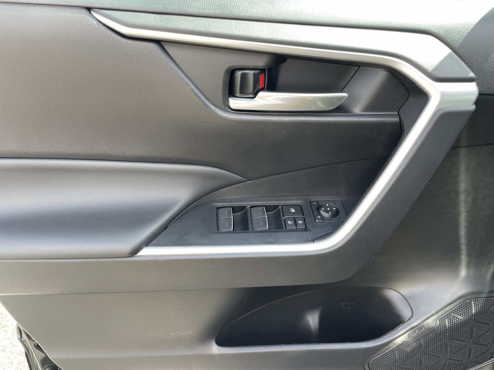 Used 2023 Toyota RAV4 AWD Hybrid image 17