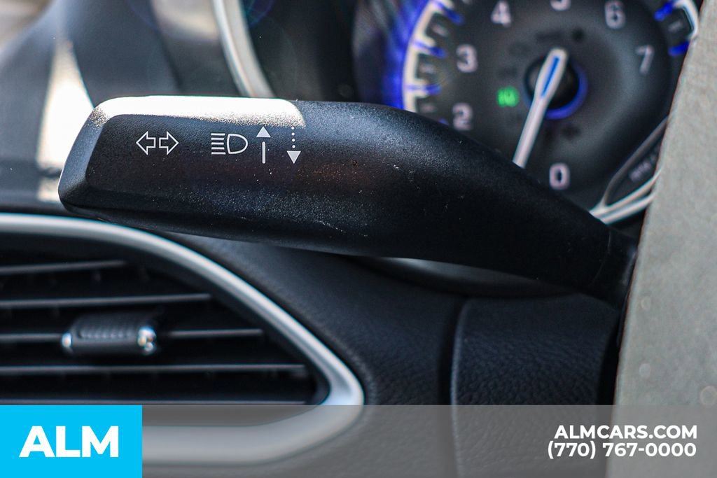 Used 2024 Chrysler Pacifica Touring-L image 35