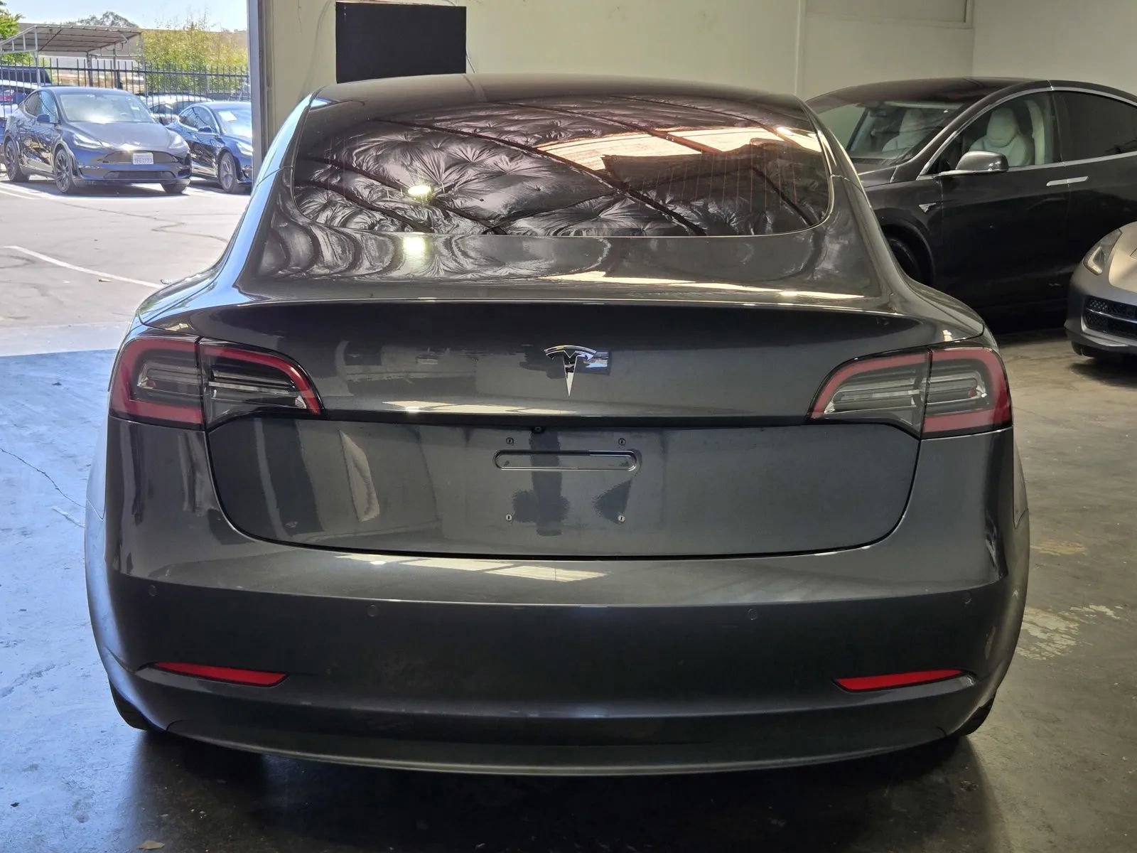 Used 2018 Tesla Model 3 Mid Range RWD image 3