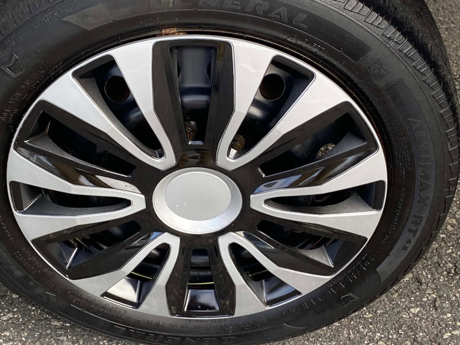 Used 2017 Toyota Corolla LE image 19