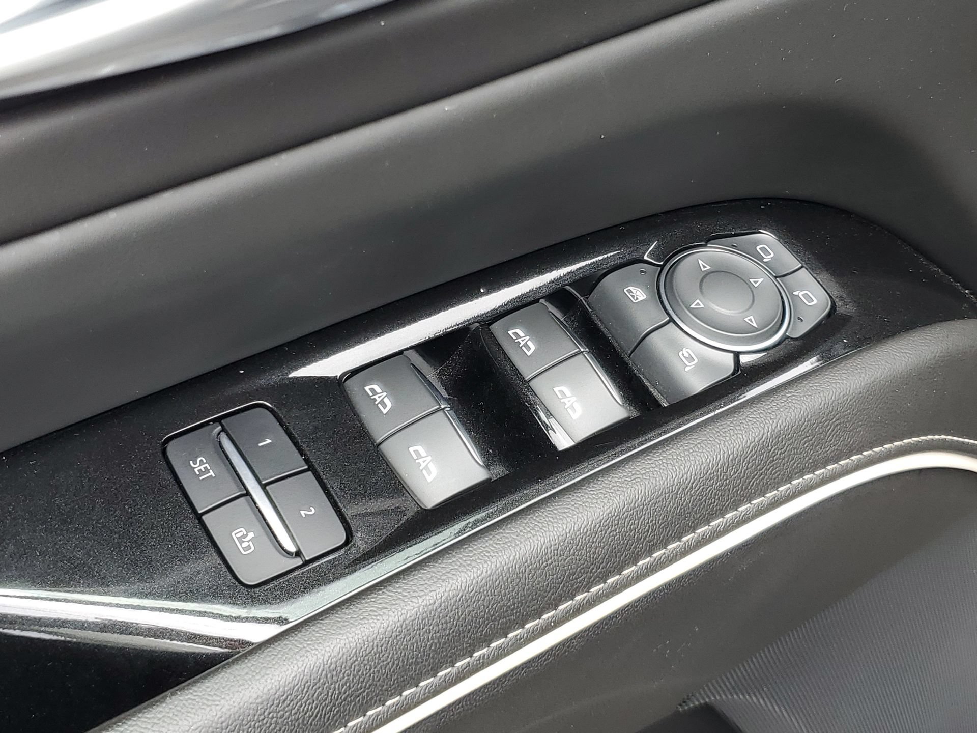 Used 2024 Cadillac Escalade Premium Luxury Platinum AWD/4WD image 19
