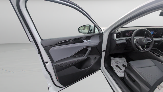 New 2026 Volkswagen Tiguan SE AWD/4WD image 9