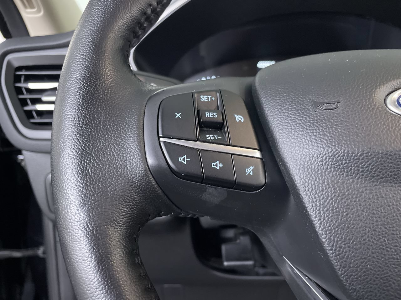 Used 2020 Ford Escape SEL AWD/4WD image 25