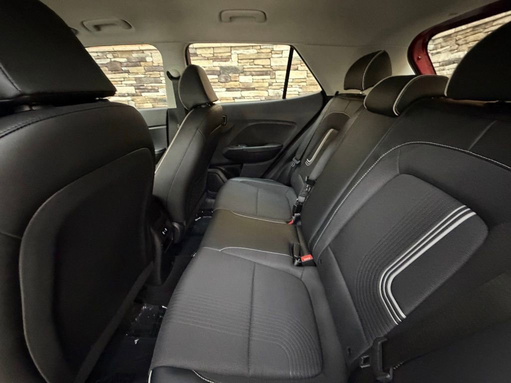 Used 2024 Hyundai Venue Limited FWD image 28