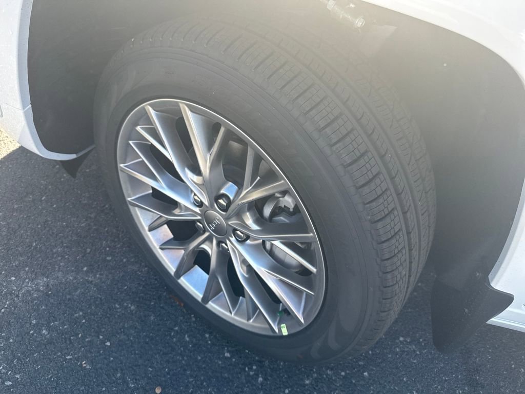 New 2025 Jeep Grand Cherokee Summit w/ Luxury Tech Group V image 23