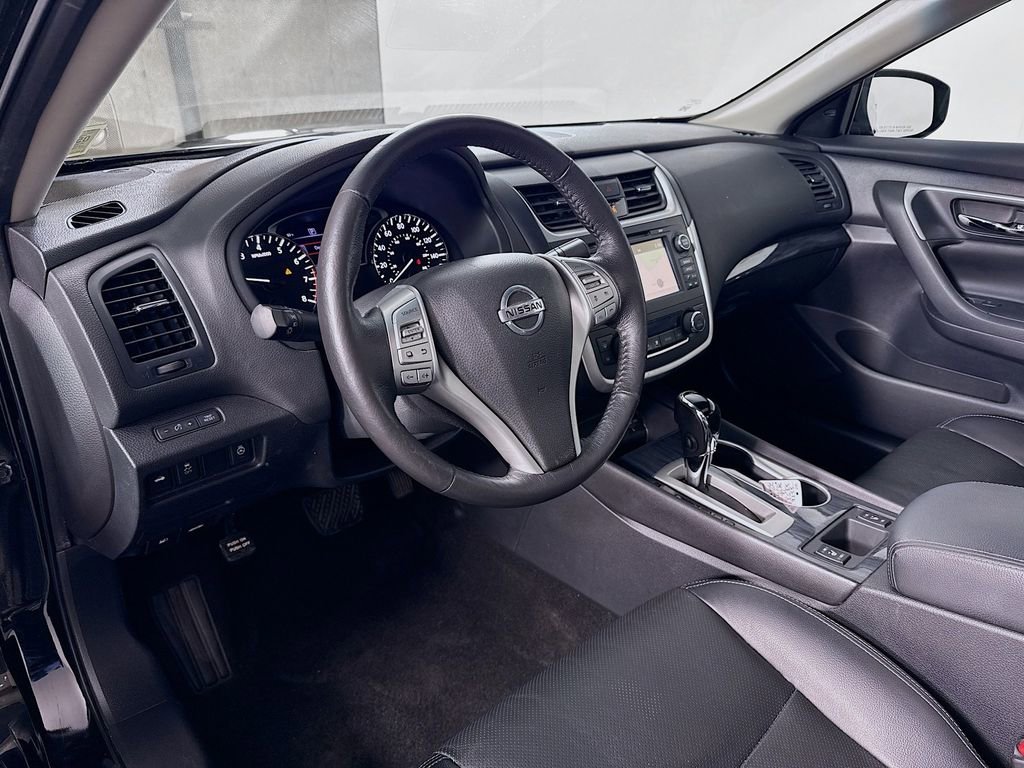 Used 2016 Nissan Altima 2.5 SL w/ 2.5 Technology w/LED Package FWD image 9