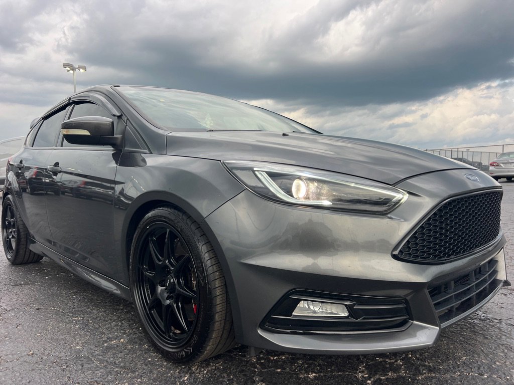 Used 2018 Ford Focus ST FWD image 1