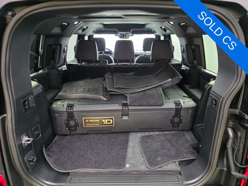 Used 2023 Land Rover Defender 130 SE image 15
