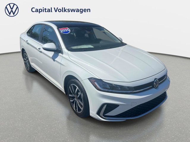 Used 2025 Volkswagen Jetta SE image 2