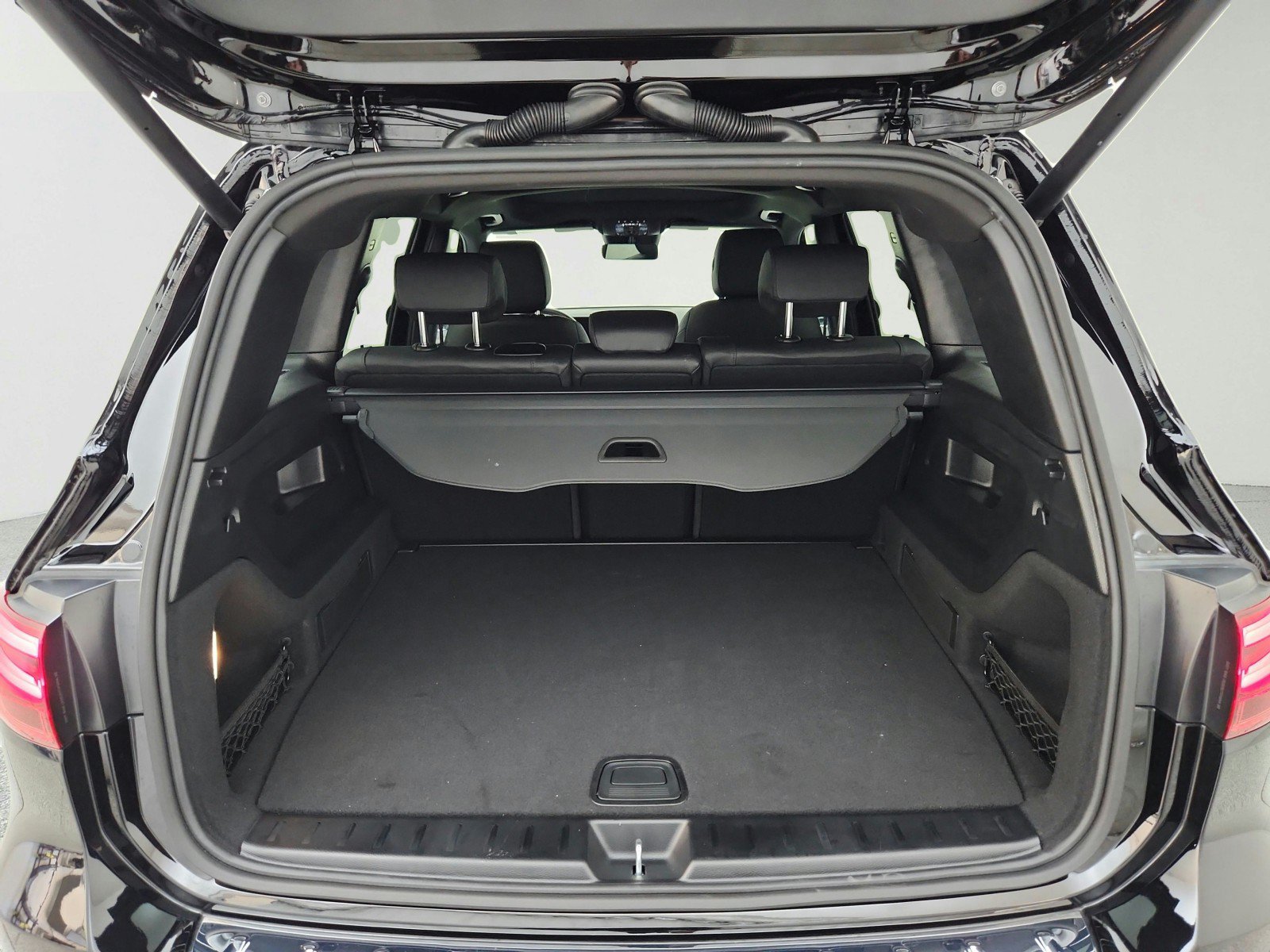 Used 2026 Mercedes-Benz GLB 250 image 32