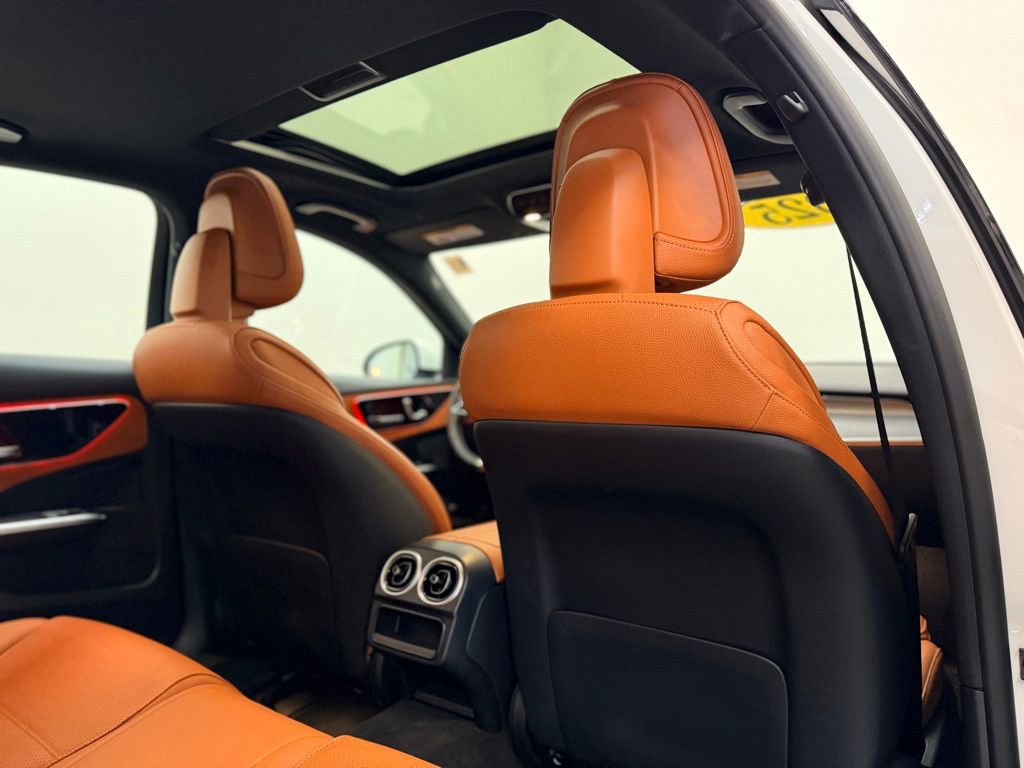 Used 2025 Mercedes-Benz C 300 4MATIC Sedan image 24