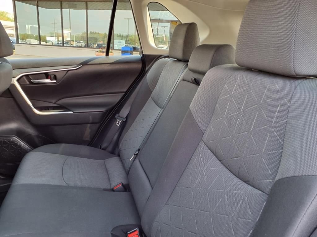 Used 2022 Toyota RAV4 XLE image 16