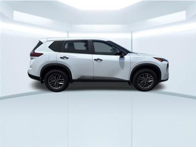Used 2025 Nissan Rogue S FWD image 5