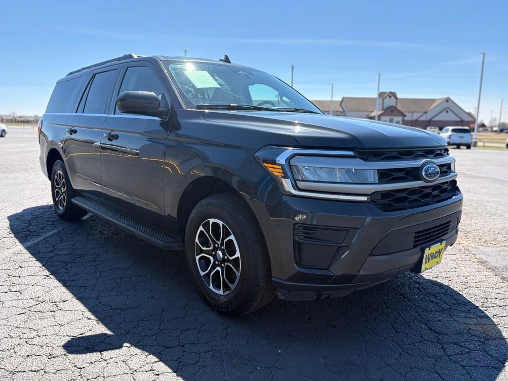 Used 2024 Ford Expedition Max XLT image 3