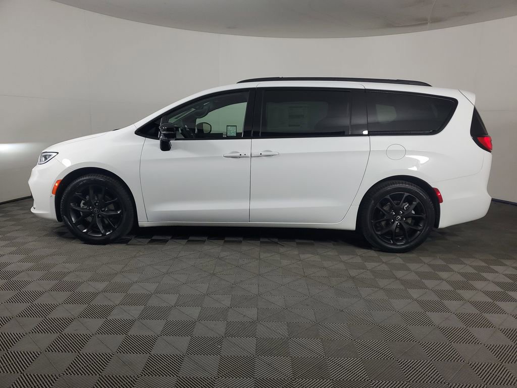 New 2026 Chrysler Pacifica Limited w/ S Appearance Package FWD image 7