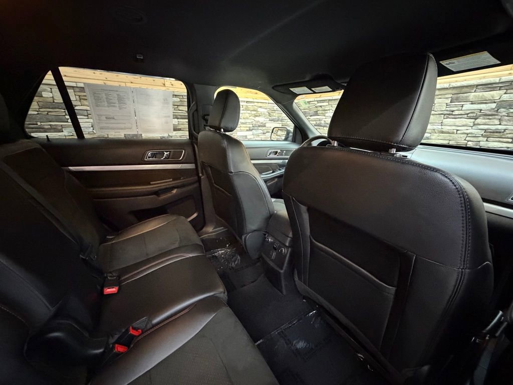 Used 2018 Ford Explorer XLT w/ Equipment Group 202A image 29