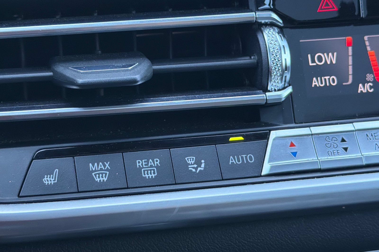 Used 2019 BMW X5 xDrive40i w/ M Sport Package AWD/4WD image 29